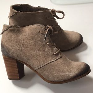 9.5 TOMS Bootie tie Oxford stack heel shoes suede